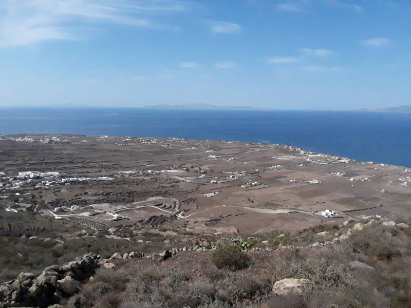 Path along the caldera rim between Fira and Oia on Santorini.