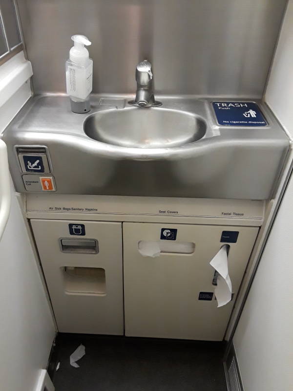 B767-300ER lavatory