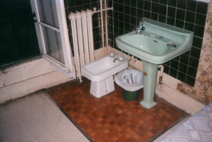 Jim Morrison's bidet and sink in l'Hôtel de Médicis in Paris.