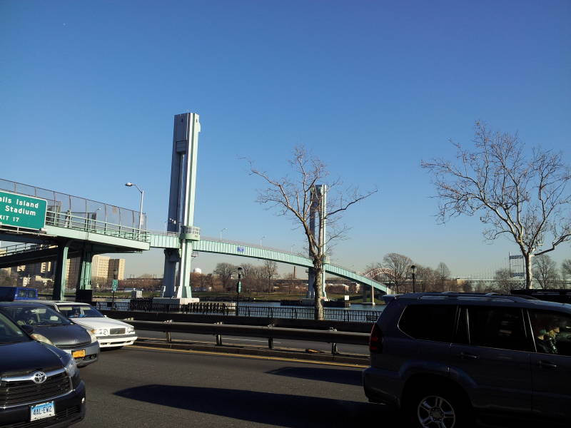 Pedestrian bridge from Manhattan to Randalls and Wards Island.