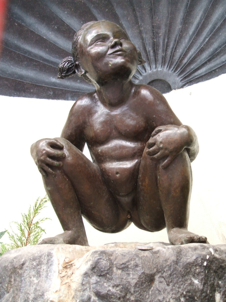 Jeanneke Pis statue in Brussels, Belgium.