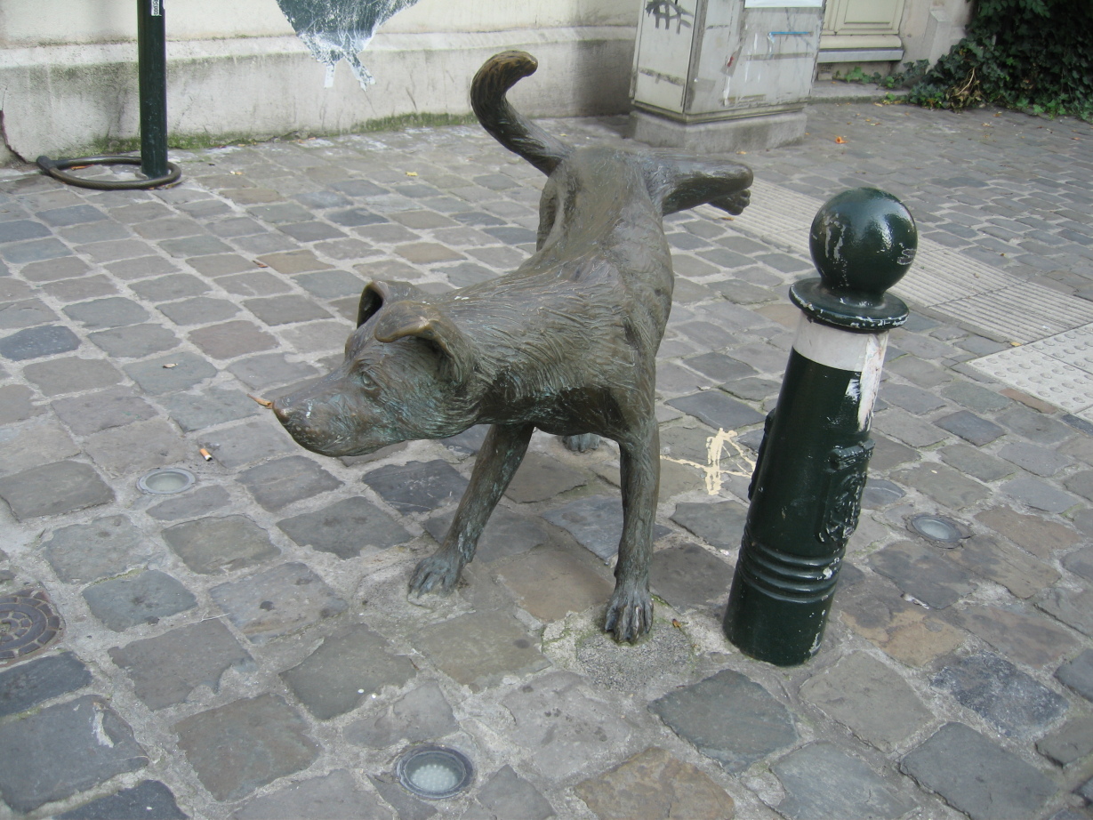 Zennike Pis dog statue in Brussels, Belgium.